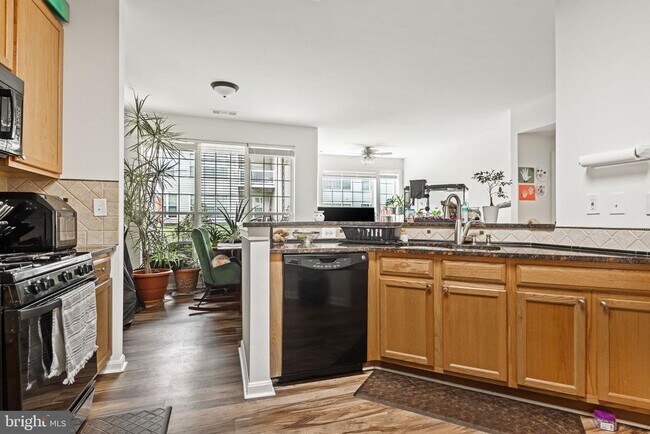 Foto del edificio - 8202 Catbird Cir