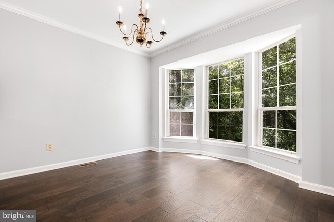 Building Photo - 6124 Valley View Dr
