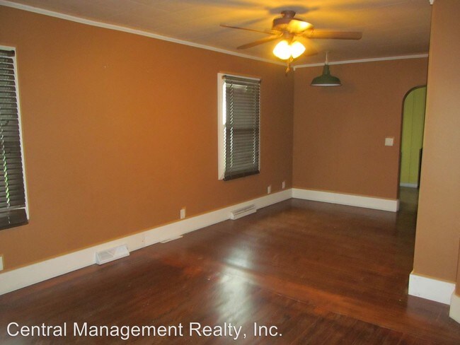 Building Photo - 3 br, 1 bath House - 306 W. Marion