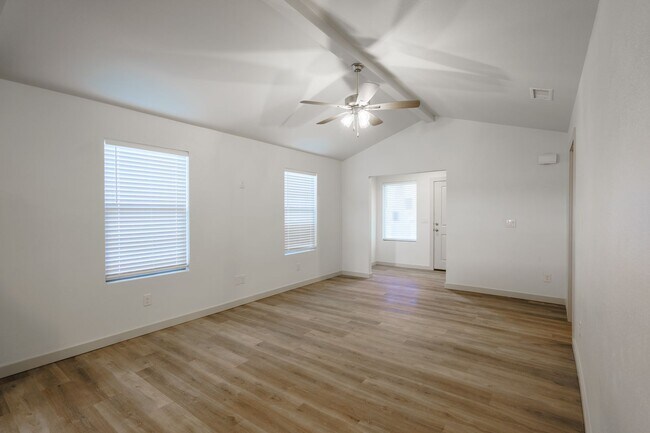 Foto del edificio - New Construction built in Elm Meadows