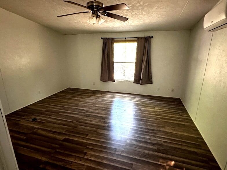 Foto del edificio - 1395 Blackjack Rd