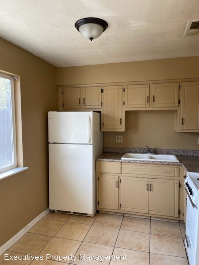 Building Photo - 2 br, 1 bath House - 6916 Hall Blvd.