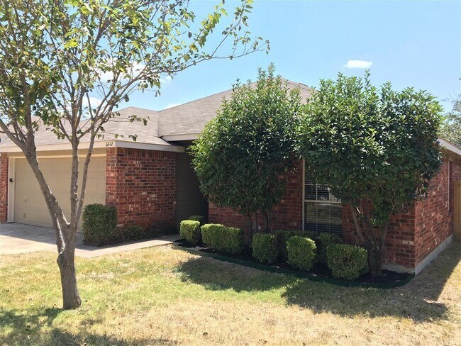 Foto del edificio - 6412 Royal Cedar Dr