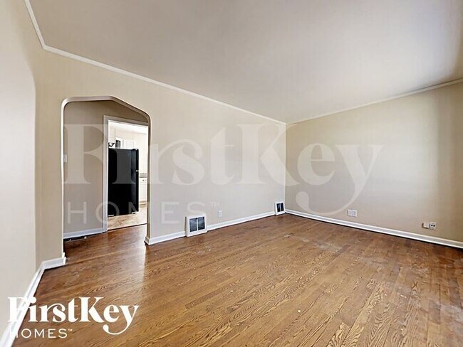 Building Photo - 21209 Oak St