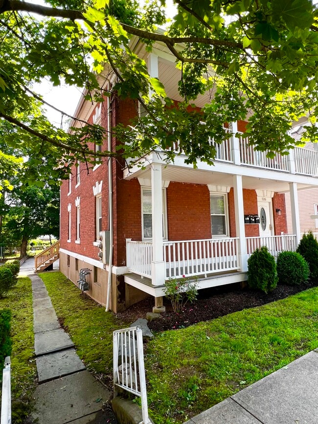 Building Photo - 526 High St