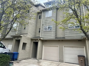 Building Photo - 22 Short Dr
