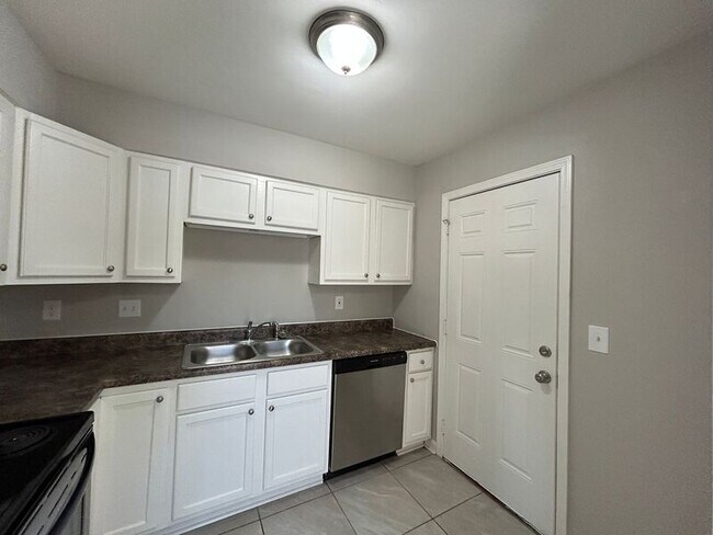 Foto del edificio - 3004 Elbert Cove