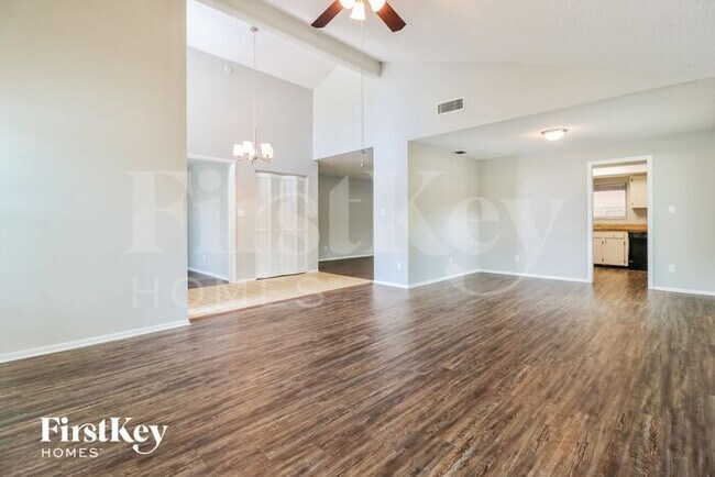 Building Photo - 1410 Oakwood Ln