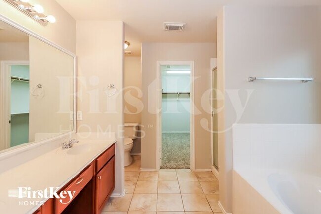 Foto del edificio - 10447 Falling Rapids Ct