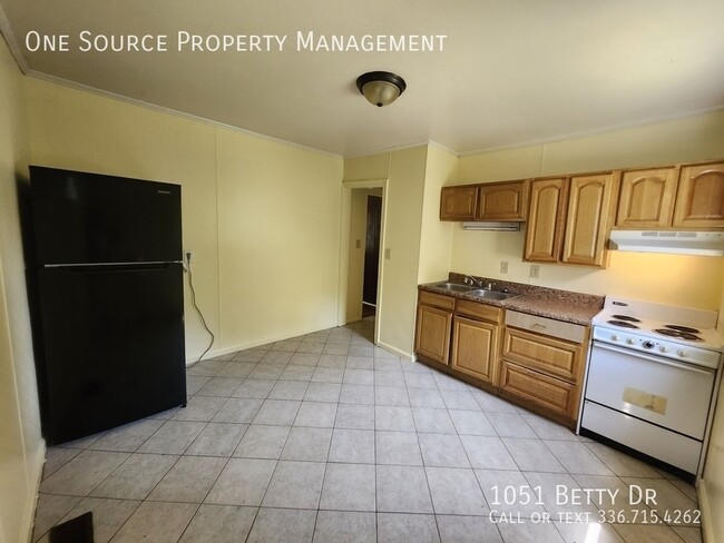 Photo - 1051 Betty Dr- House