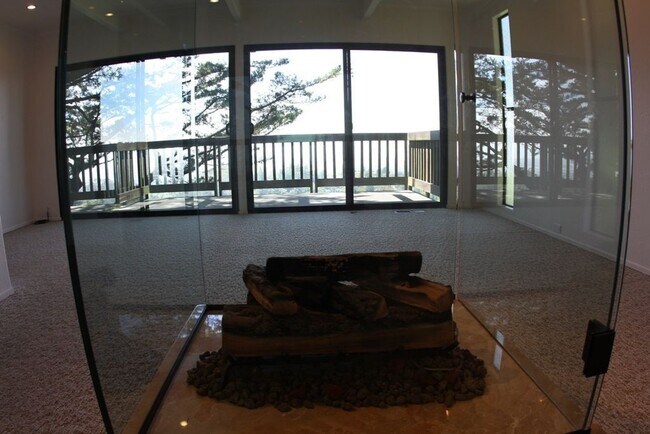 Foto del edificio - Piedmont Pines Home with Spectacular Bay Views!