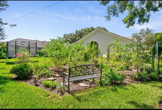 Building Photo - 8139 Las Palmas Way