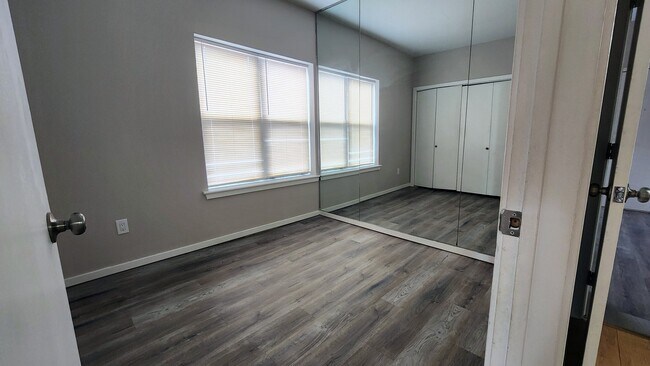 Foto del edificio - 56 Atwood St