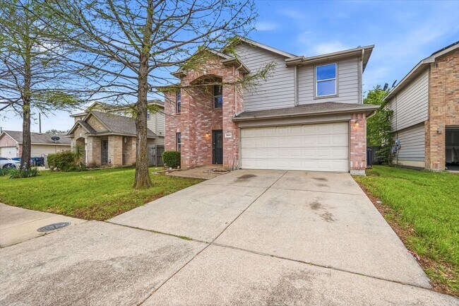Building Photo - Huge Two Story 4 Bed 2.5 Bath Home in Dallas!