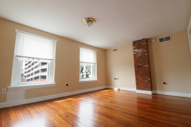 Building Photo - 31 S Darlington St