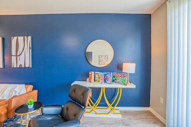 Foto del edificio - 1275 E University Dr