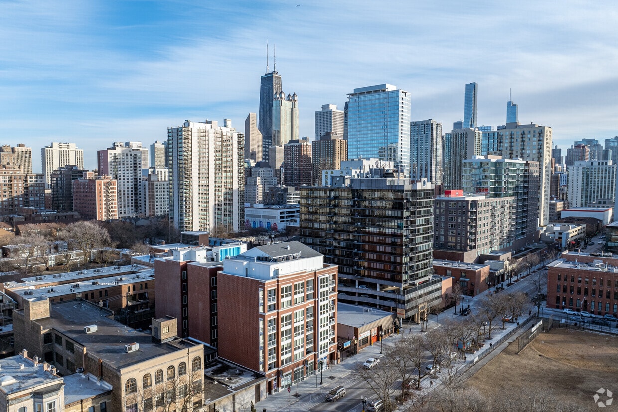 Aerial Context - 1329 N Wells St
