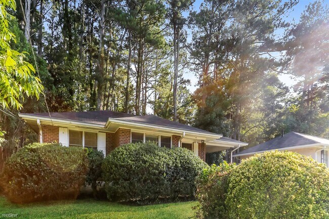 Building Photo - 3 br, 1 bath House - 117 HILLSDALE Drive
