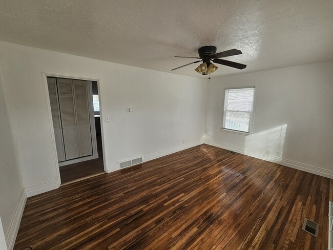 Foto del edificio - 74 W Plum St