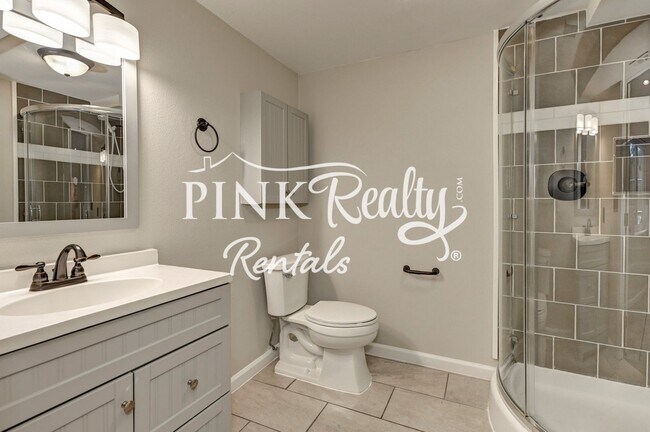 Building Photo - Beautiful 5 Bedroom Home in Security!