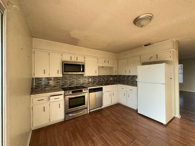 Foto del edificio - 1002 Eastside Dr