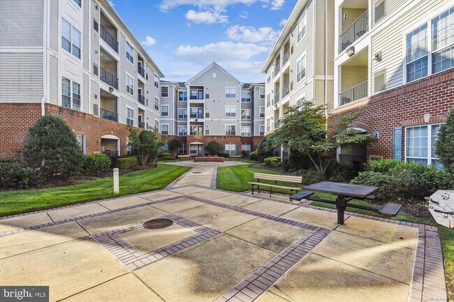 Foto del edificio - 4860 Eisenhower Ave