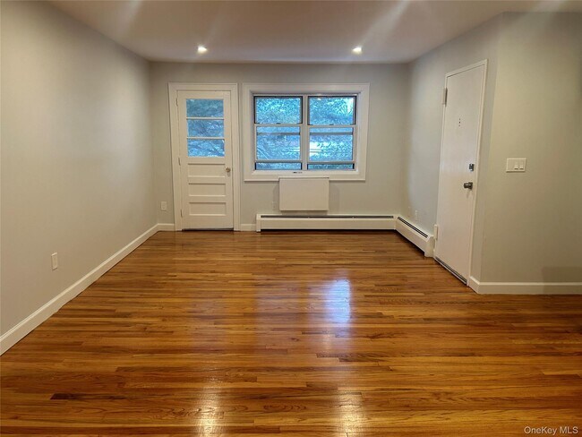 Building Photo - 155 6th Ave