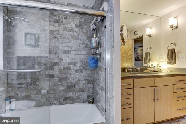 Foto del edificio - 2370 Champlain St NW