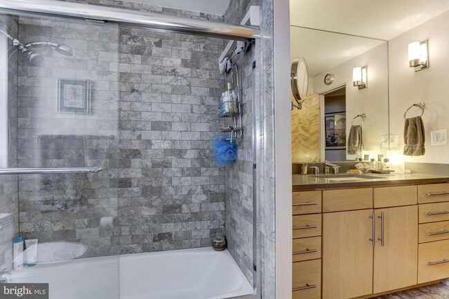 Building Photo - 2370 Champlain St NW