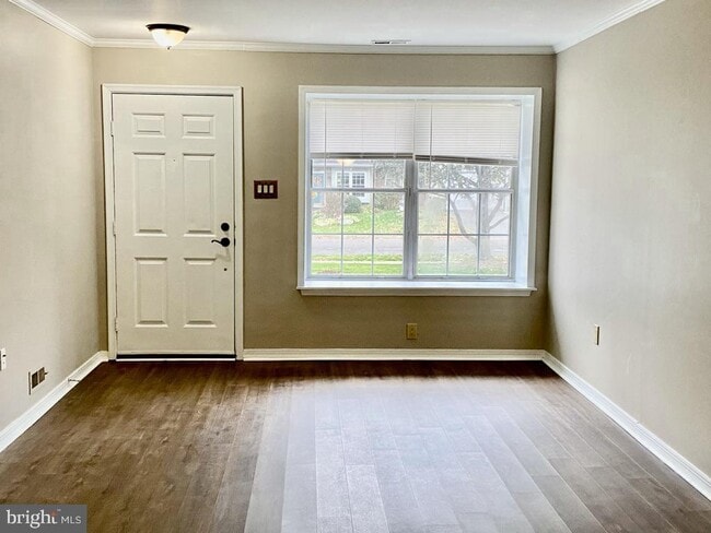 Building Photo - 25 Sequoia Dr