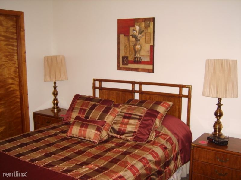 Foto principal - 2 br, 1.5 bath Townhome - 609 Hillsborough St