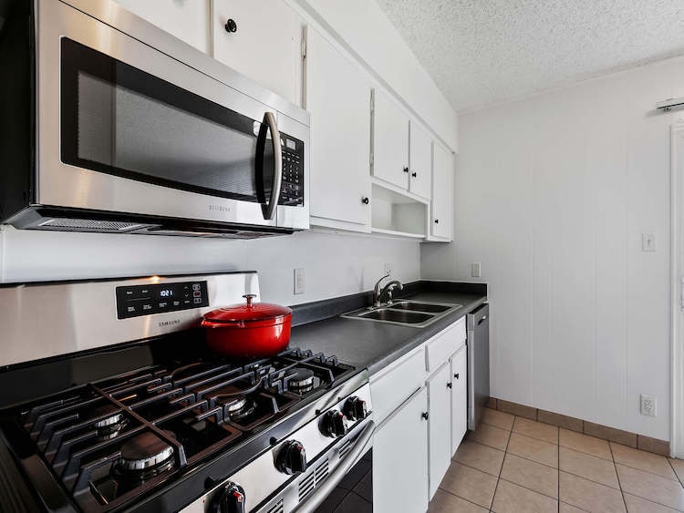 Building Photo - 1302 W 24th St