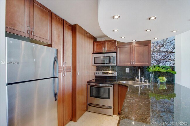 Building Photo - 345 Ocean Dr