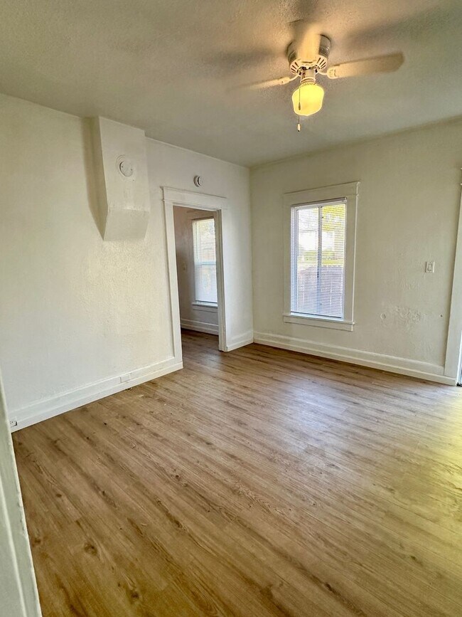 Foto del edificio - 2 Bedroom House Coming Soon!