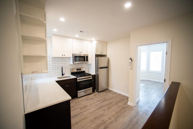 Building Photo - 2049 Snyder Ave