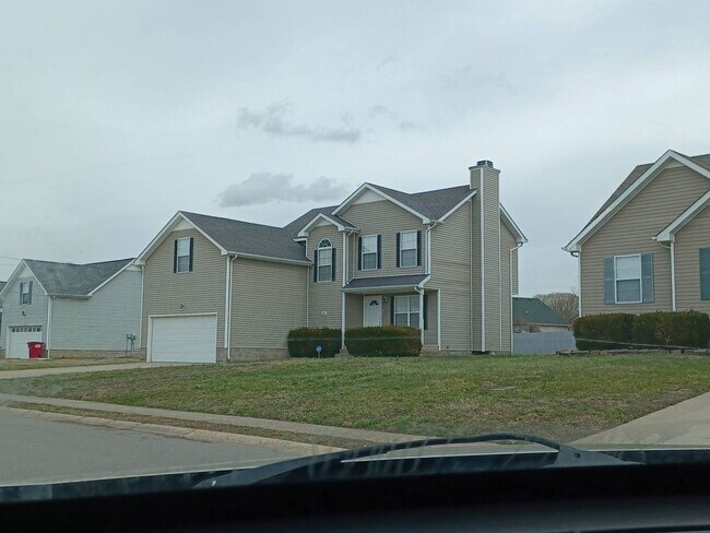 Foto del edificio - 3 Bedroom 2 1/2 Bathroom Home!