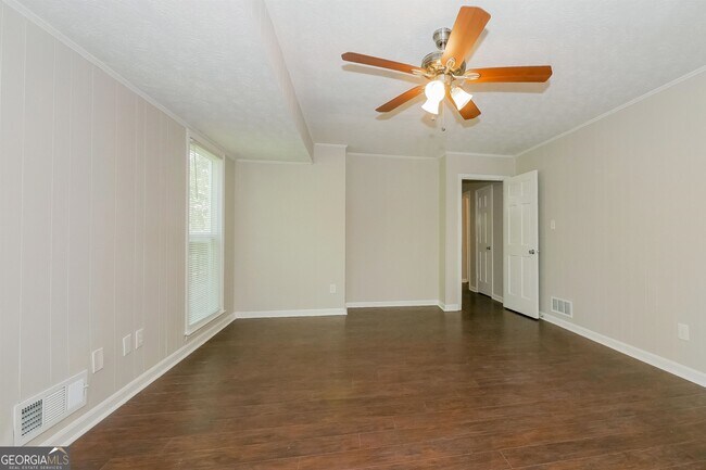Foto del edificio - 6650 Walker Rd