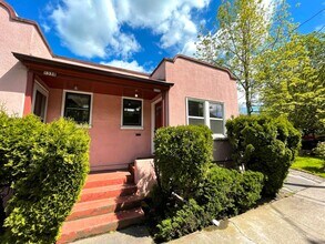 Building Photo - 1336 NE 28th Ave