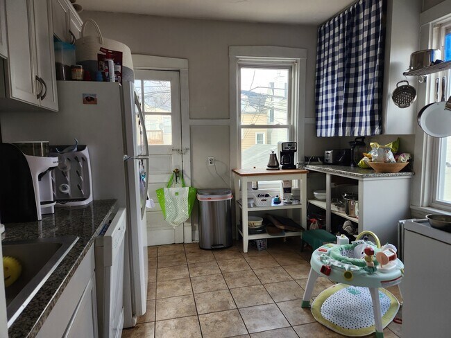 Foto del edificio - 2434 W Cuyler Ave