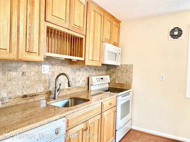 Building Photo - 4 br, 2.5 bath House - 5514 Chillum Pl, NE