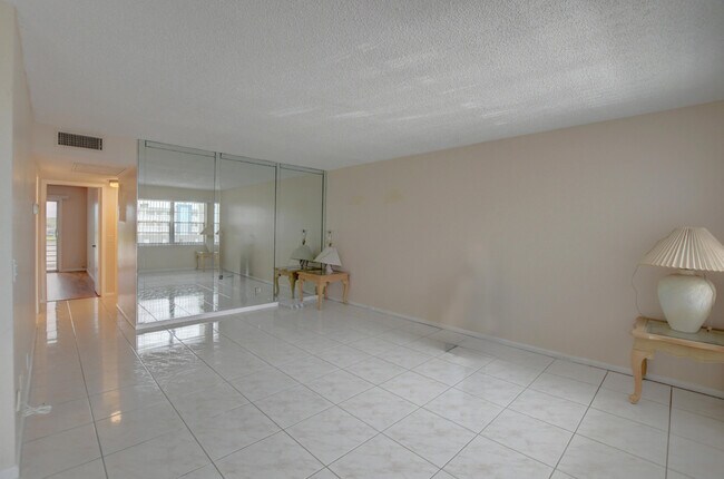 Foto del edificio - 3060 Exeter