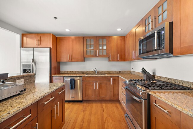 Building Photo - 1025 Maxwell Ln