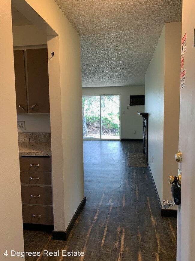 Foto del edificio - 6119-6123 N Addison St