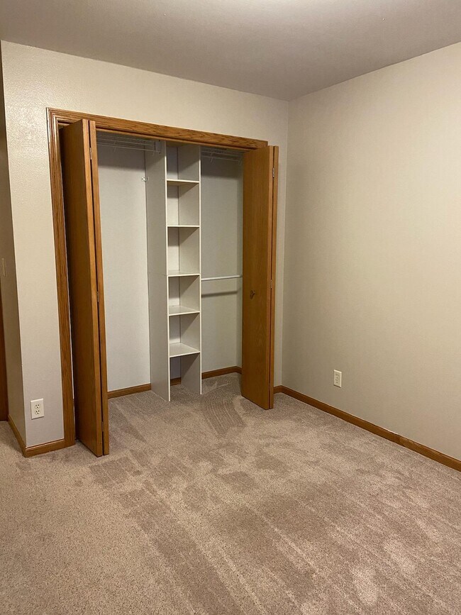 423 Sarah Cir, Baldwin, WI 54002 Townhome Rentals in Baldwin WI