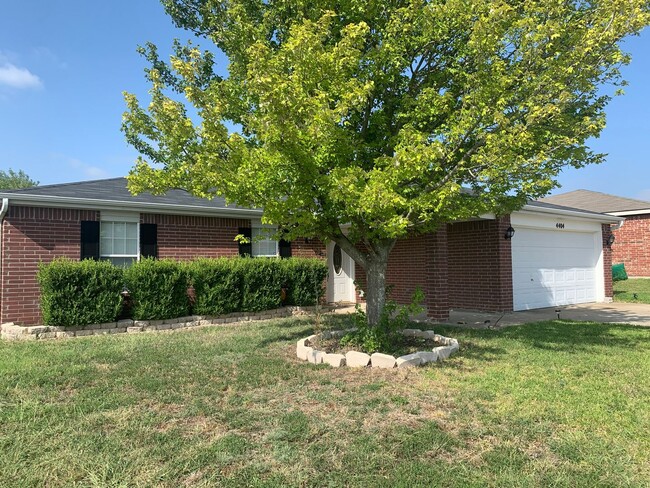 Building Photo - Spacious 3 bdrm 2 bath close to Ft. Hood &...