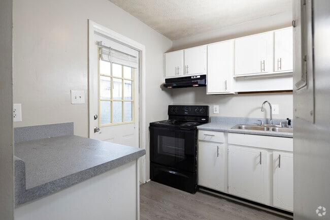 2HAB, 1,5BA - 600 pies cuadrados - Cocina - Goshen Estates