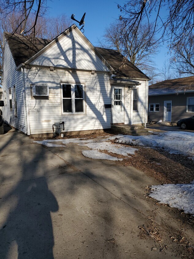 Primary Photo - 504 8th Ave