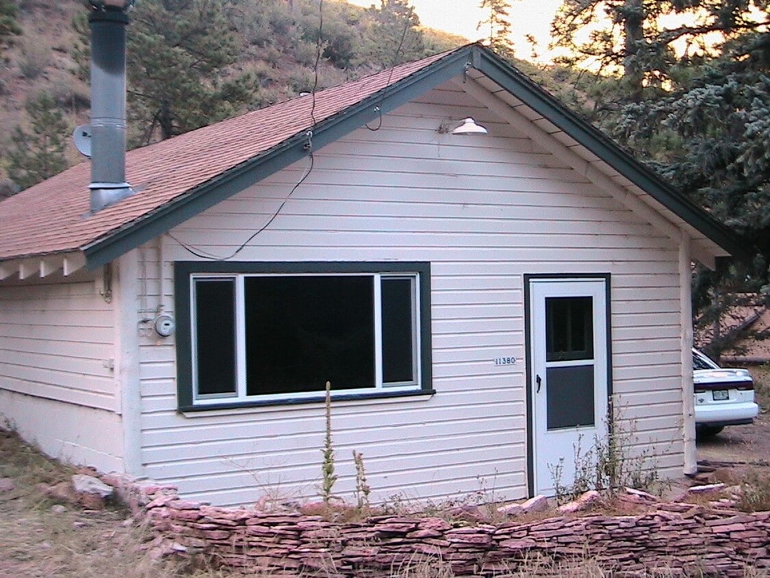 Primary Photo - Secluded mountain cottage