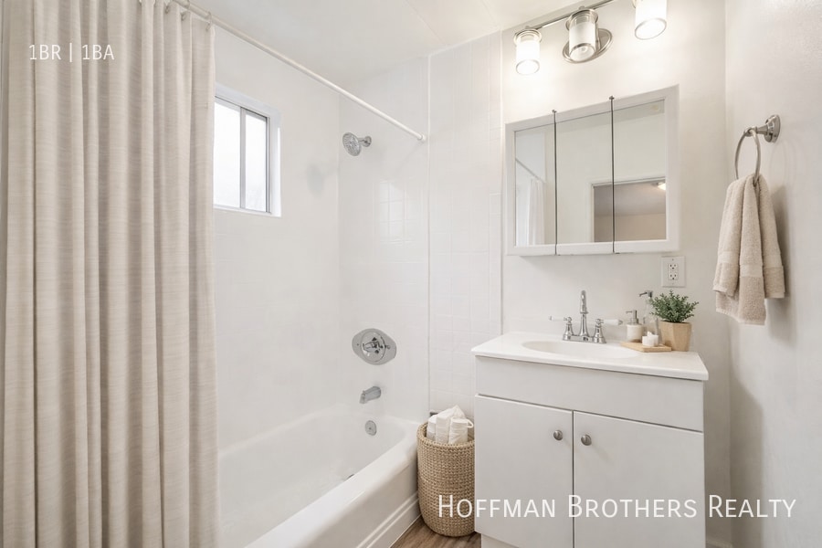 Foto del edificio - 4558 W 173rd St