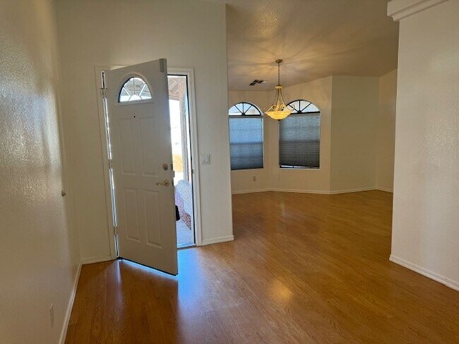 Building Photo - 3BR Fox Creek Home with 2 car Boat deep Ga...